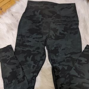 Lululemon leggings Size: S/M stretchy